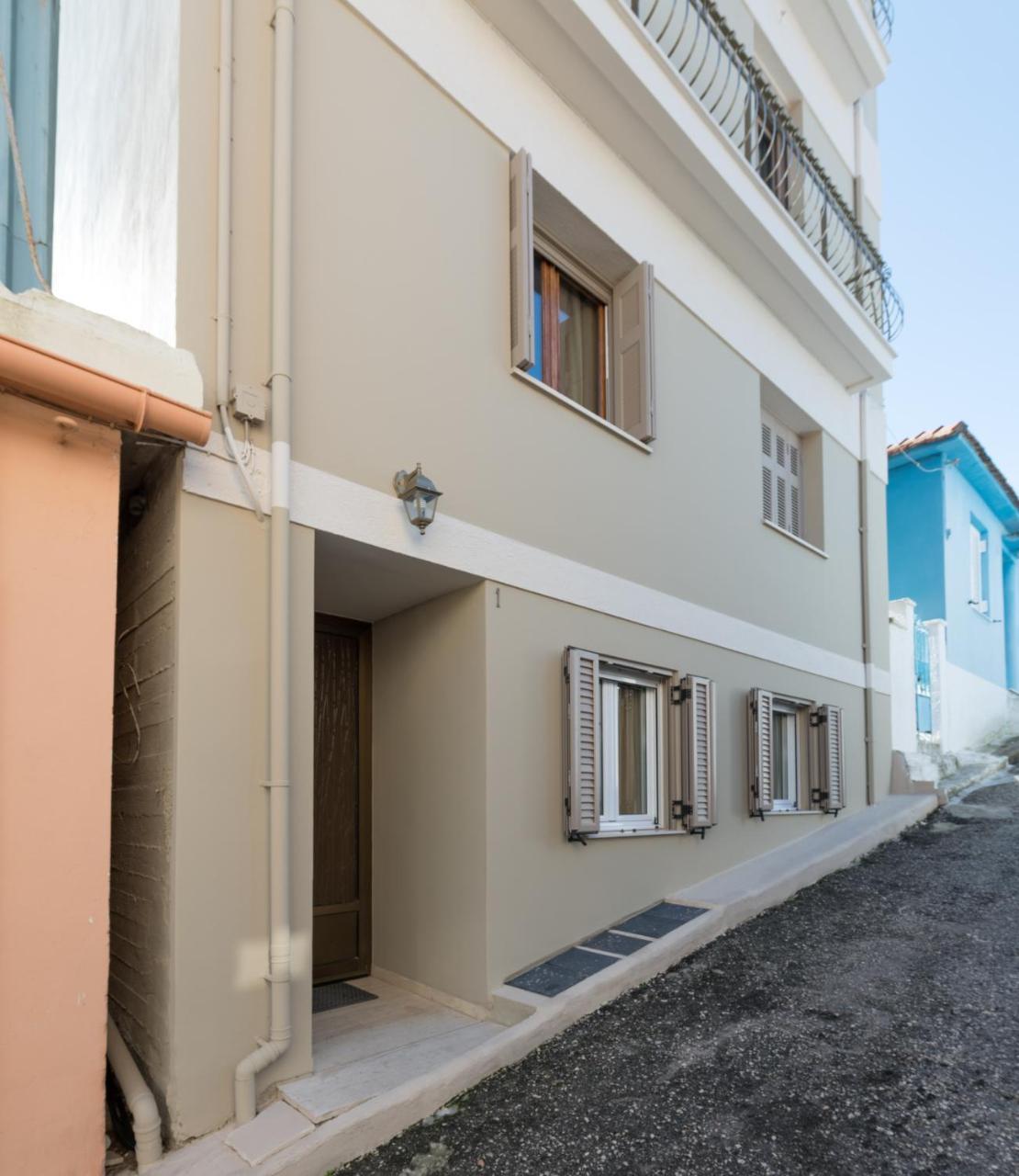 V. P. Place. Argostoli  Exterior photo